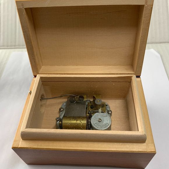 Handmade Swiss Music Box Plays Lara's (Theme from Dr. Shivago) Wooden Box - Picture 6 of 8
